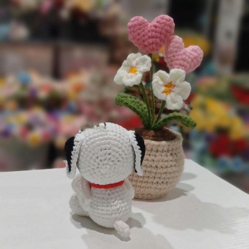 Handmade Crochet Snoopy Keychain: Peanuts Fan Gift