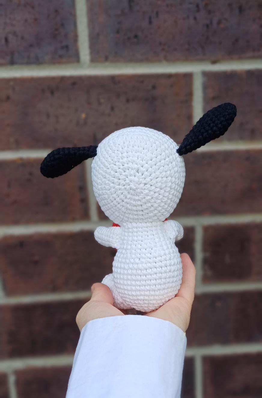 Snoopy Crochet Plush: Kawaii Handmade Soft Yarn (16 cm)