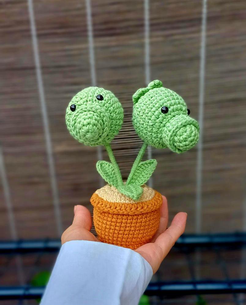 Kawaii Crochet Peashooter Plant: Gamer Desk Decor