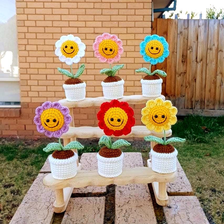 Handmade Crochet Smiling Sunflower – Amigurumi Sunflower Plush – Potted Flower Decor – Unique Handmade Gift - Mother's Day Gift - Home Decor