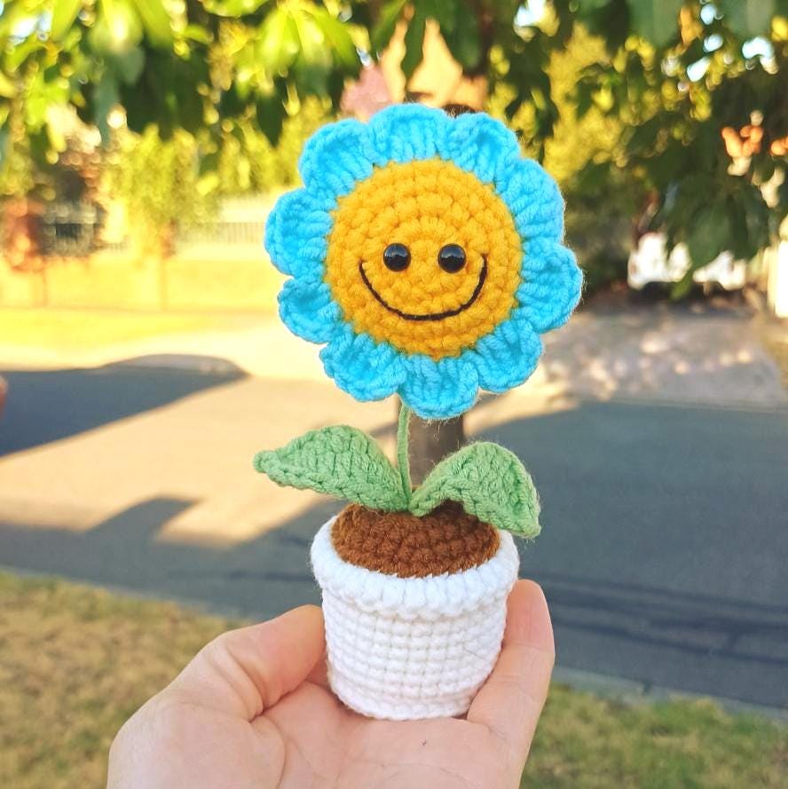 Handmade Crochet Smiling Sunflower – Amigurumi Sunflower Plush – Potted Flower Decor – Unique Handmade Gift - Mother's Day Gift - Home Decor