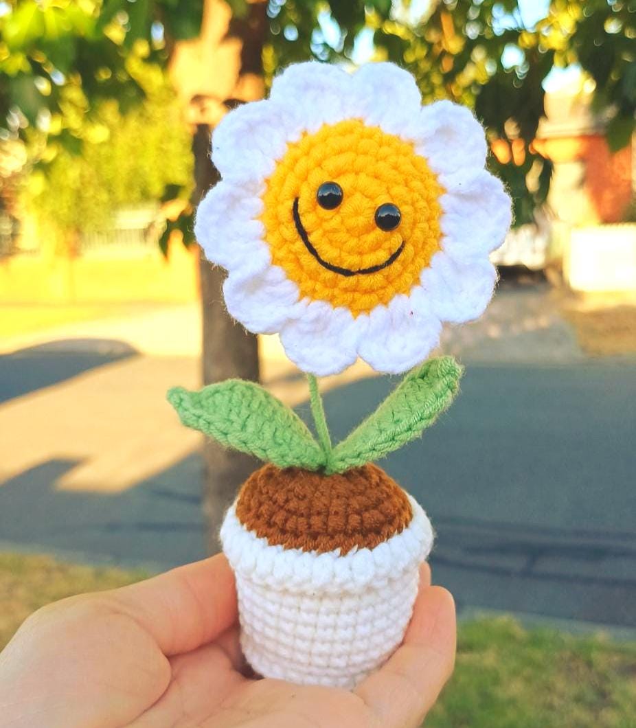 Handmade Crochet Smiling Sunflower – Amigurumi Sunflower Plush – Potted Flower Decor – Unique Handmade Gift - Mother's Day Gift - Home Decor