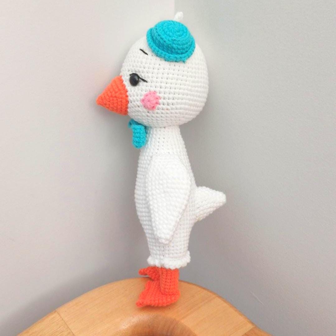 Handmade Crochet Goose Couple – Nursery Decor – 27 cm Tall – Soft Amigurumi Baby Room Decoration