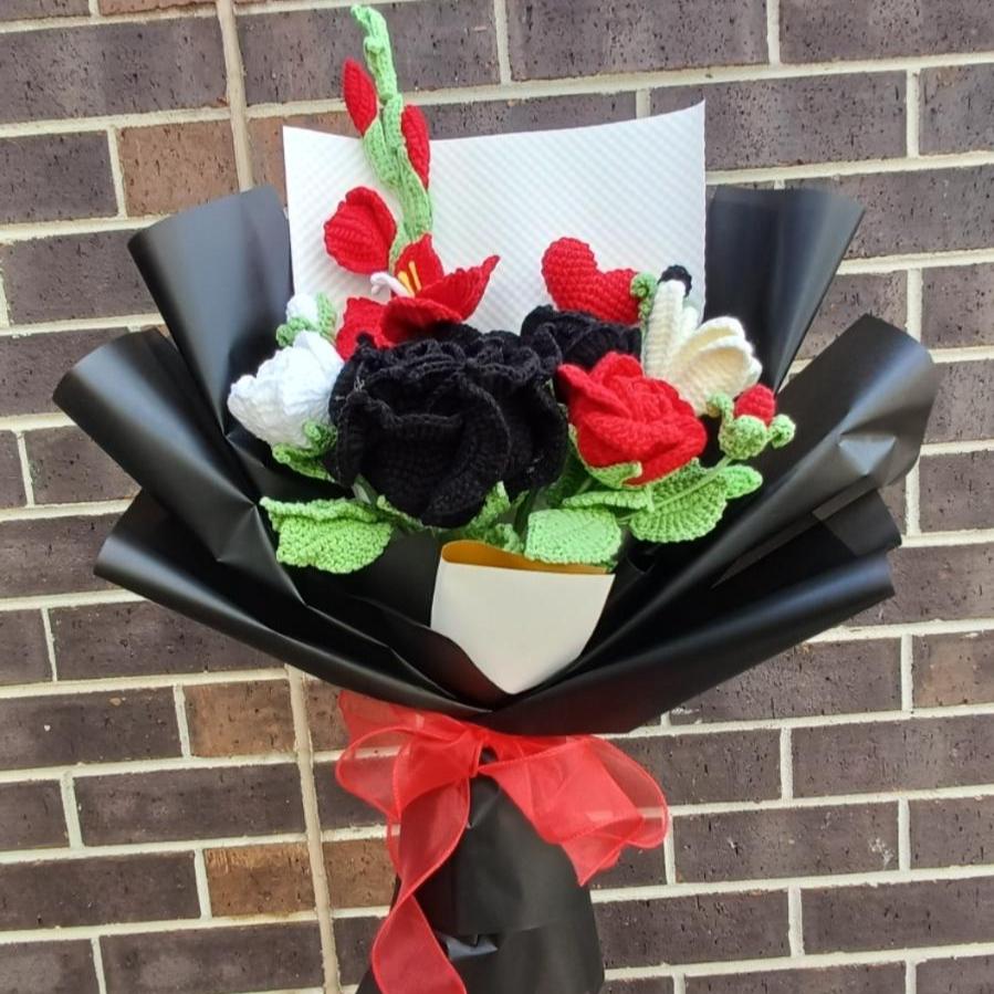 Handmade Crochet Flower Bouquet – Everlasting Rose Arrangement | Unique Gift for Birthday Anniversary Valentine’s Day Mother’s Day