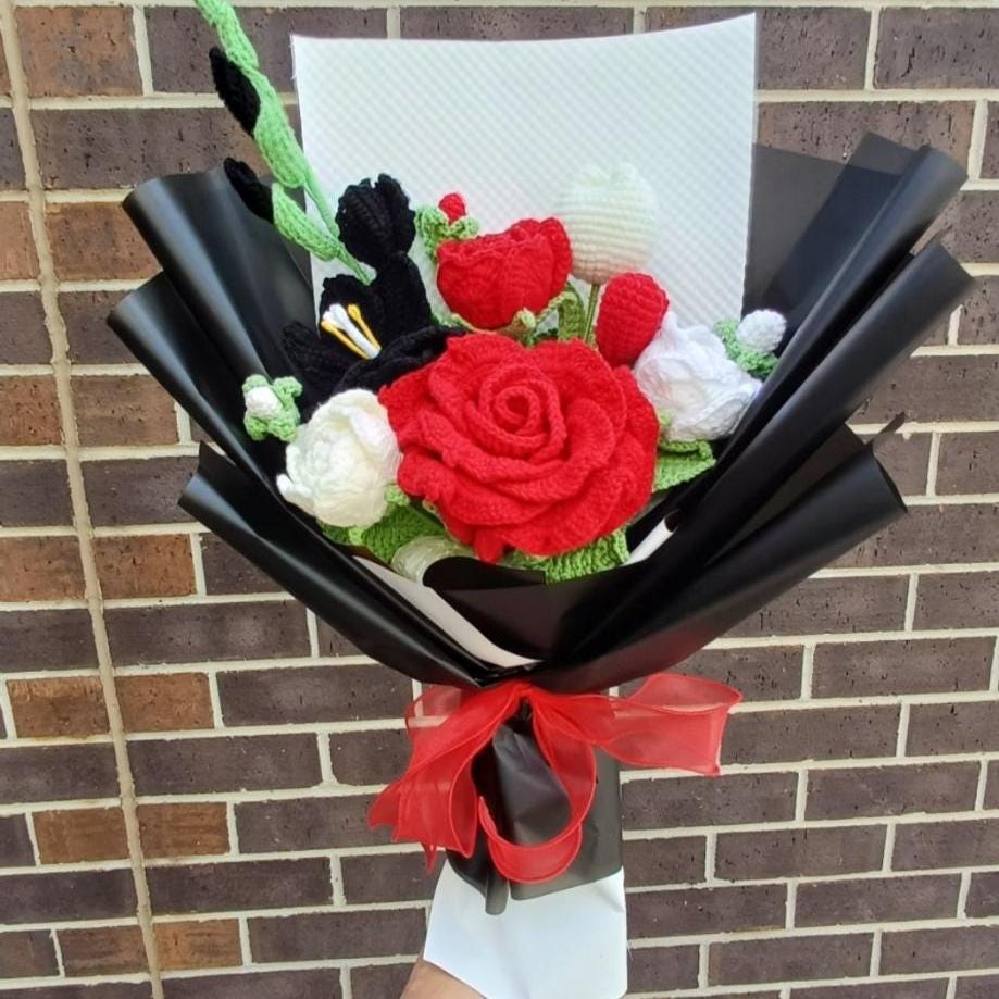 Handmade Crochet Flower Bouquet – Everlasting Rose Arrangement | Unique Gift for Birthday Anniversary Valentine’s Day Mother’s Day