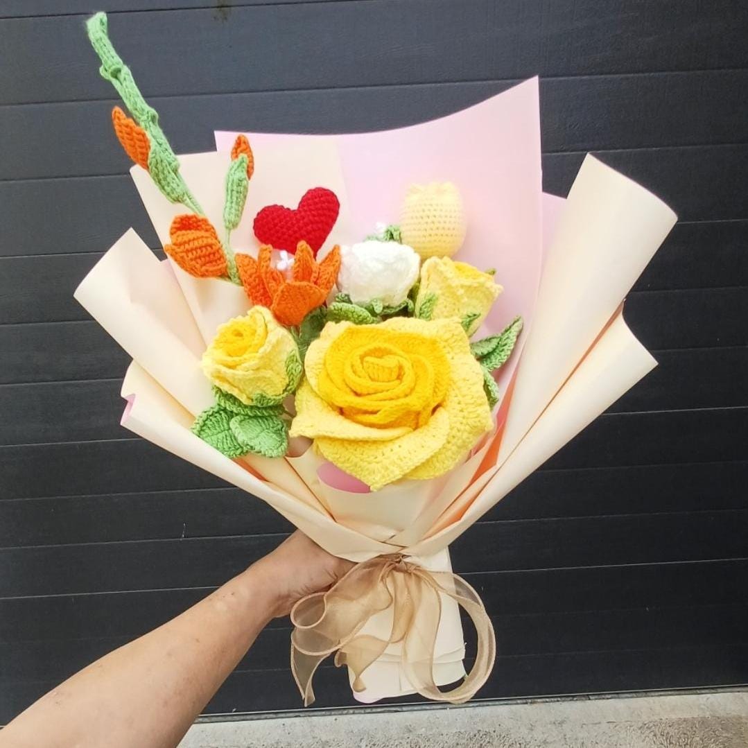 Handmade Crochet Flower Bouquet – Everlasting Rose Arrangement | Unique Gift for Birthday Anniversary Valentine’s Day Mother’s Day