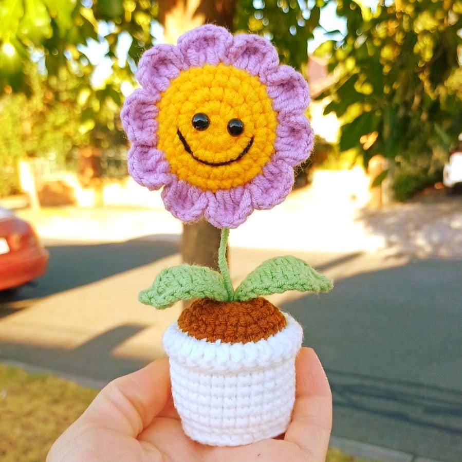 Handmade Crochet Smiling Sunflower – Amigurumi Sunflower Plush – Potted Flower Decor – Unique Handmade Gift - Mother's Day Gift - Home Decor